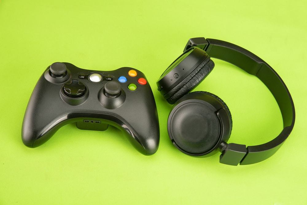 Can you connect Bluetooth headphones to Xbox One