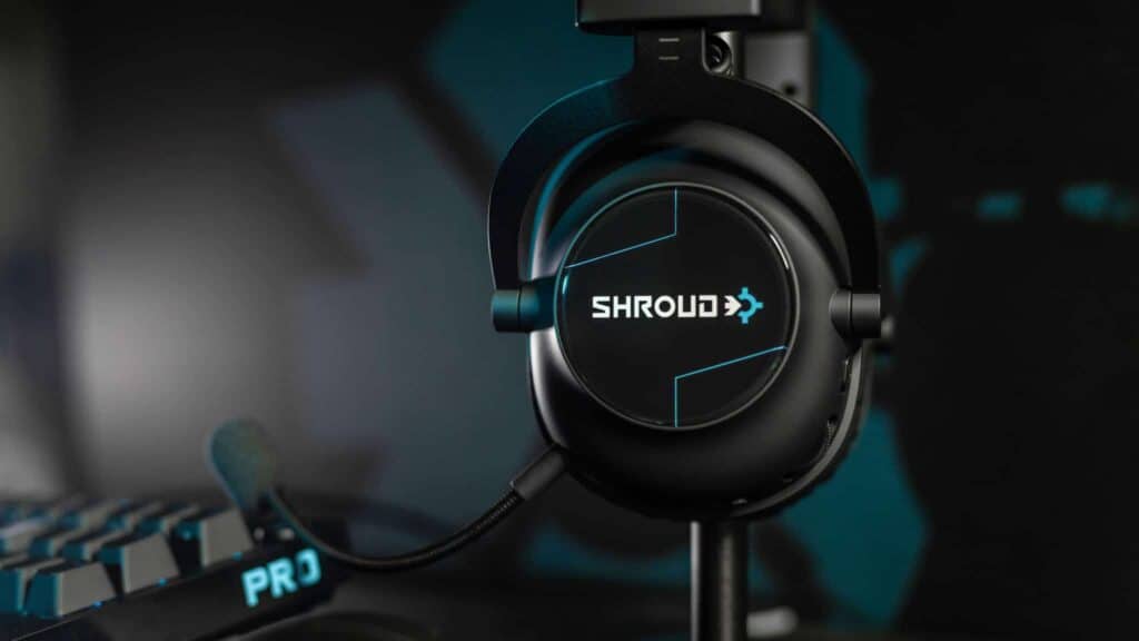 WHAT HEADSET DOES SHROUD USE